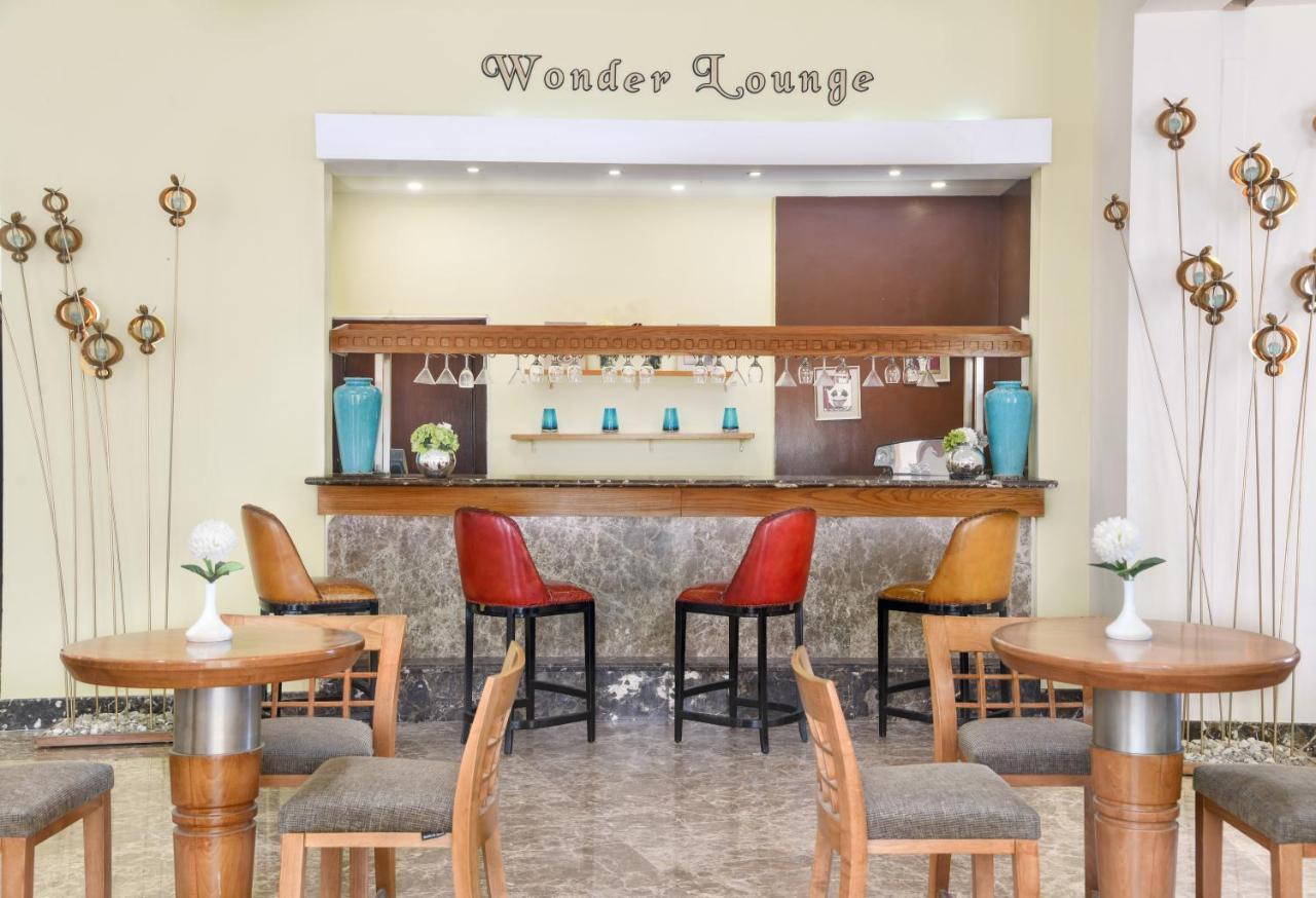 Tolip Family Park Hotel Каир Экстерьер фото Owner's Lounge at the airport