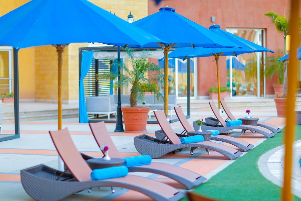 Tolip Family Park Hotel Каир Экстерьер фото The pool at the hotel