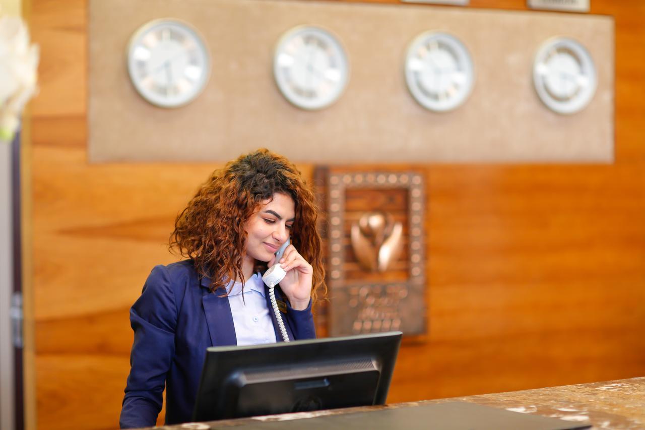 Tolip Family Park Hotel Каир Экстерьер фото A hotel receptionist