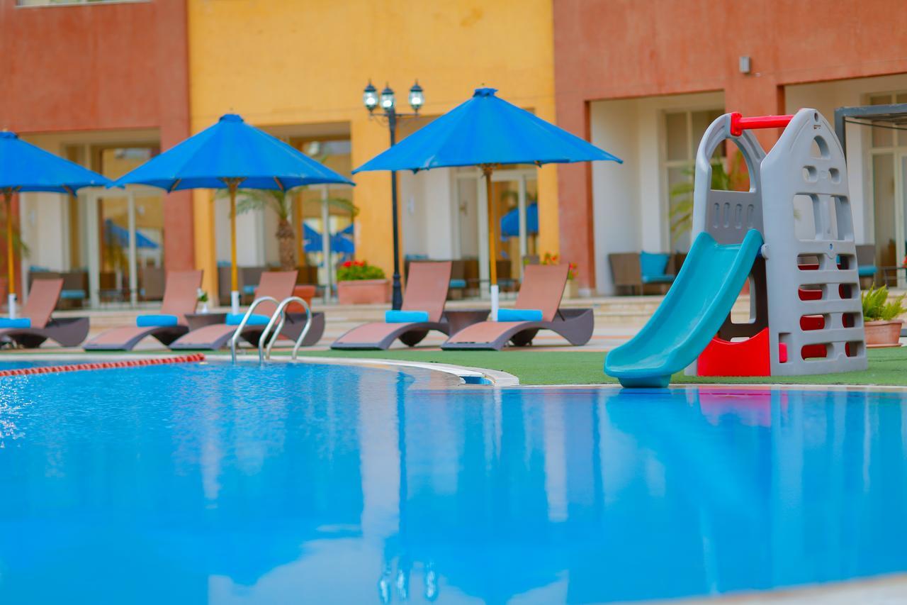 Tolip Family Park Hotel Каир Экстерьер фото The pool at the hotel